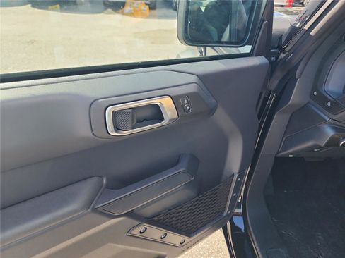 New 2025 Ford Bronco 4-Door image 29