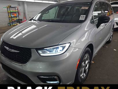 Used 2024 Chrysler Pacifica Limited