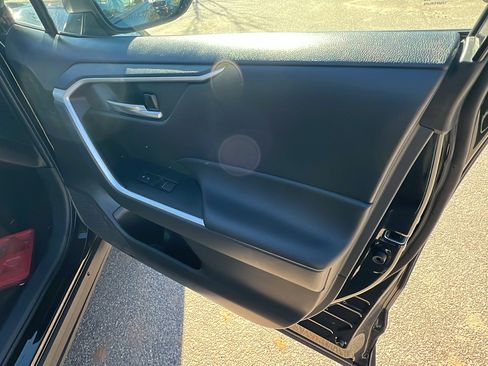 Used 2025 Toyota RAV4 XLE image 19