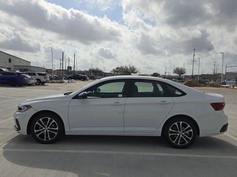 Used 2025 Volkswagen Jetta Sport image 7