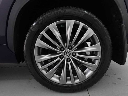 Used 2020 Toyota Highlander Platinum image 9