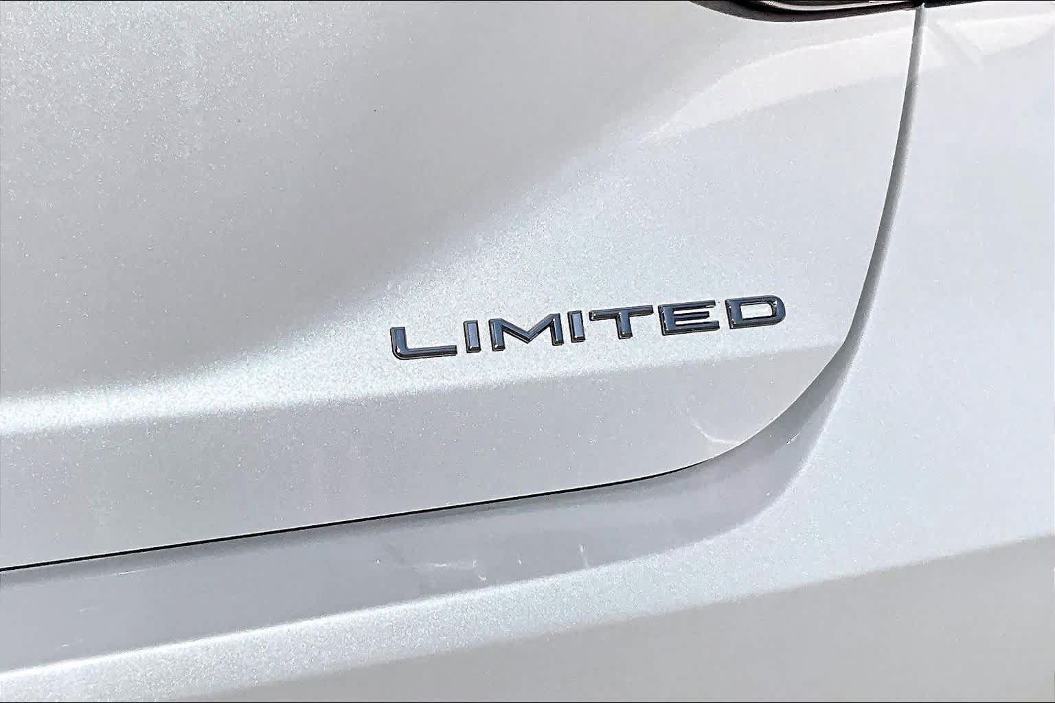 Used 2020 Toyota Avalon Limited FWD image 30