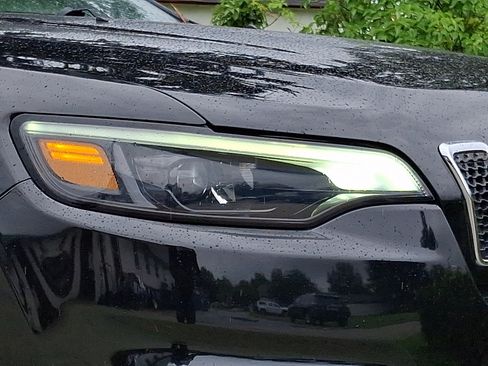 Used 2019 Jeep Cherokee Limited AWD/4WD image 9