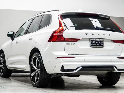 Used 2023 Volvo XC60 T8 Ultimate w/ Climate Package AWD/4WD image 11