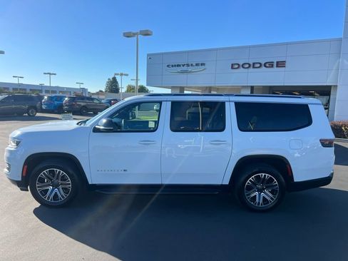 Used 2024 Jeep Wagoneer L Series II RWD image 19