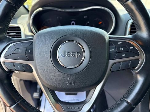 Used 2021 Jeep Grand Cherokee Laredo image 20