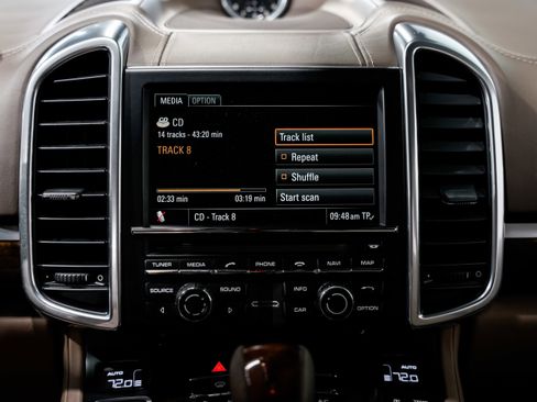 Used 2013 Porsche Cayenne Turbo AWD/4WD image 14