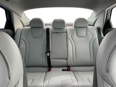 Used 2025 Hyundai Elantra Limited w/ Cargo Package FWD image 35
