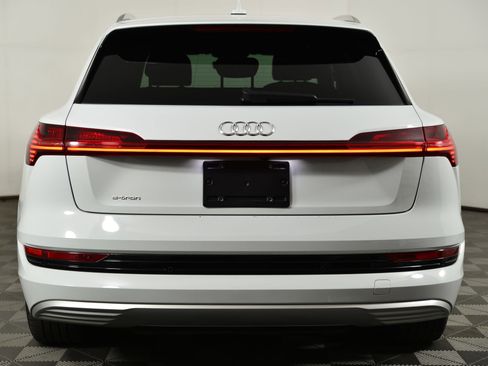 Used 2019 Audi e-tron Premium Plus image 8
