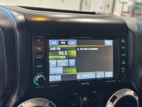 Used 2016 Jeep Wrangler Unlimited Sahara w/ Connectivity Group AWD/4WD image 18
