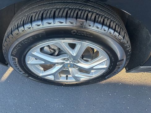 Used 2020 Chevrolet Equinox LT image 19