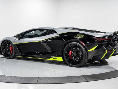 Used 2024 Lamborghini Revuelto AWD/4WD image 5