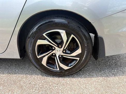 Used 2017 Honda Accord LX image 32