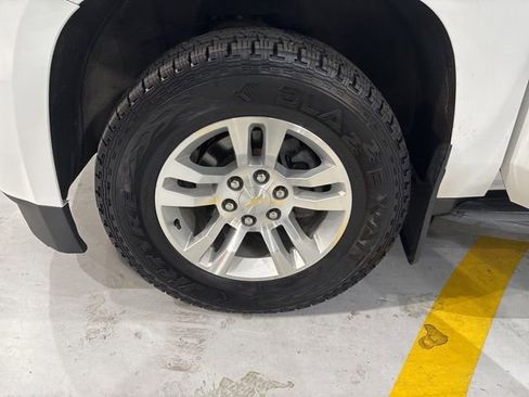 Used 2018 Chevrolet Suburban LT AWD/4WD image 36