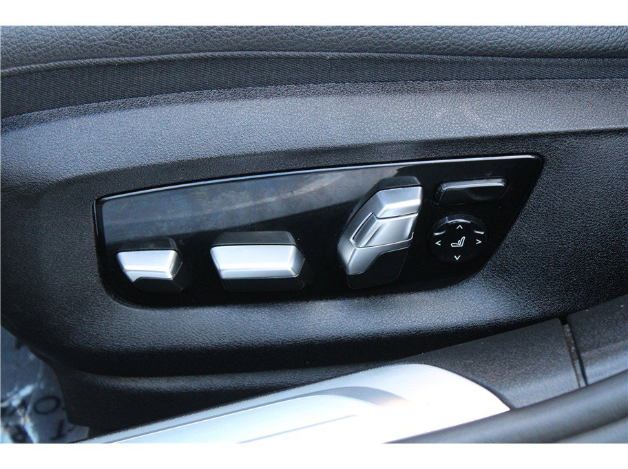 Used 2019 BMW 740i w/ M Sport Package RWD image 15