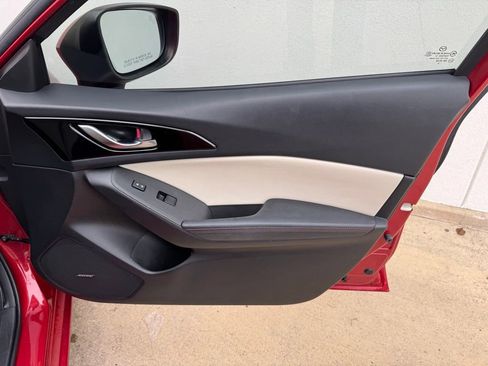 Used 2016 MAZDA MAZDA3 s Grand Touring w/ Technology Package FWD image 17