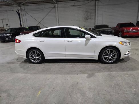 Used 2017 Ford Fusion SE w/ Equipment Group 201A image 17