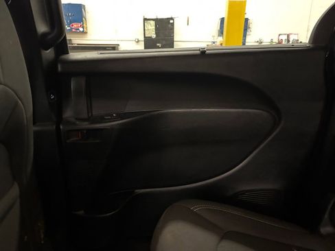 Used 2019 Chrysler Pacifica Touring Plus w/ S Appearance Package image 20