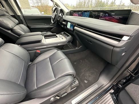New 2025 Lincoln Navigator Reserve AWD/4WD image 23