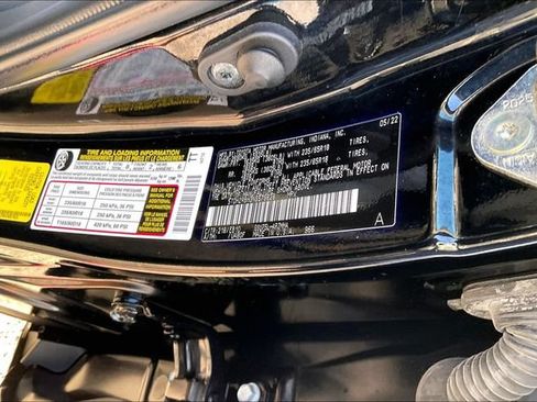 Used 2022 Toyota Highlander XLE AWD/4WD image 32