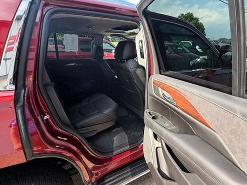 Used 2016 Cadillac Escalade Luxury AWD/4WD image 18