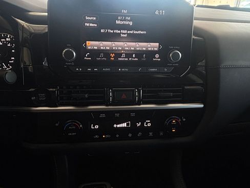 Used 2025 Nissan Pathfinder SV image 18