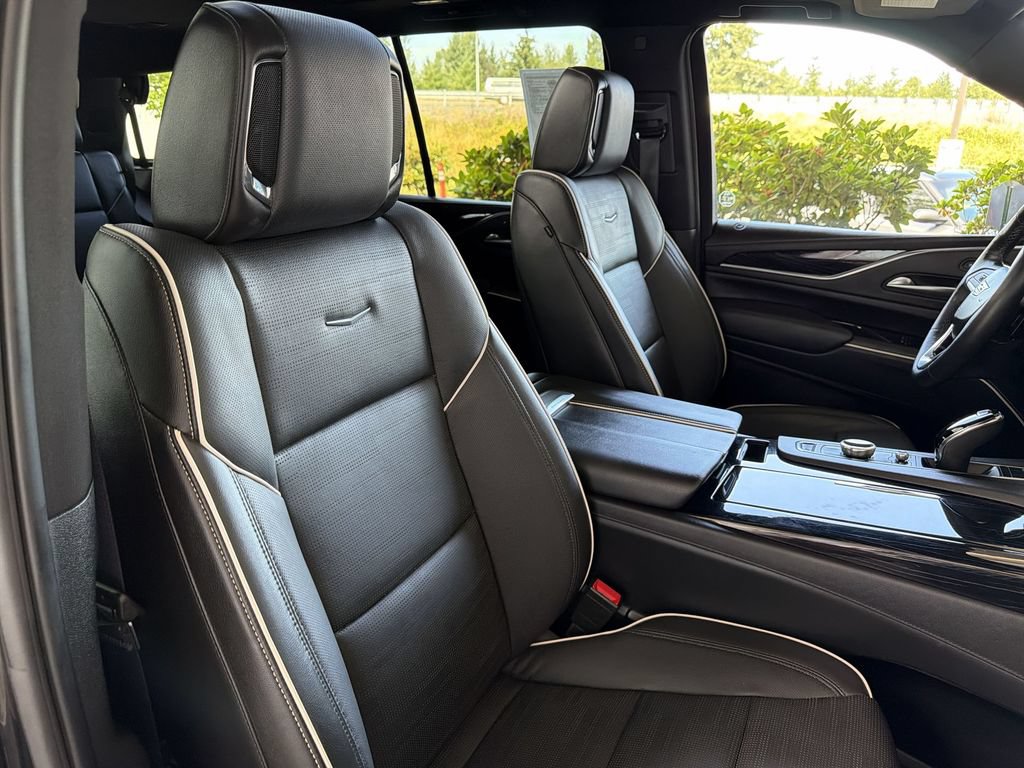 Certified 2023 Cadillac Escalade Sport w/ LPO, ONYX Package AWD/4WD image 30