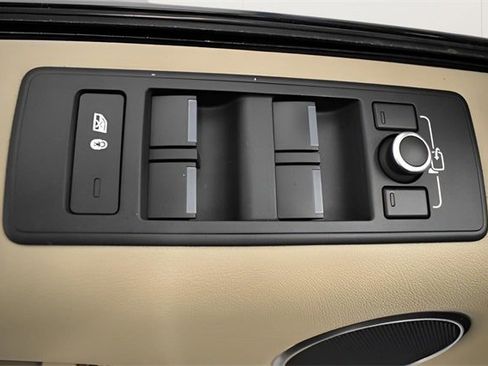 Used 2017 Land Rover Range Rover Sport HSE image 27