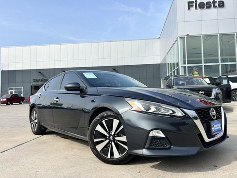 Certified 2022 Nissan Altima 2.5 SV image 1