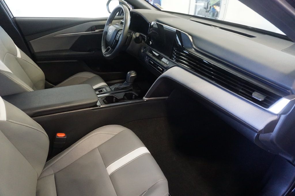 Used 2025 Toyota Camry SE AWD/4WD image 24