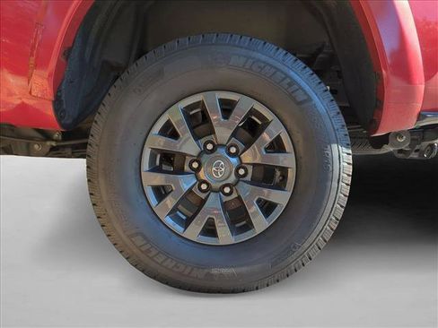 Used 2022 Toyota Tacoma SR5 w/ Technology Package image 14