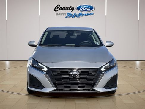 Used 2023 Nissan Altima 2.5 SV image 12