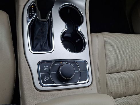 Used 2016 Jeep Grand Cherokee Limited w/ Luxury Group II image 26