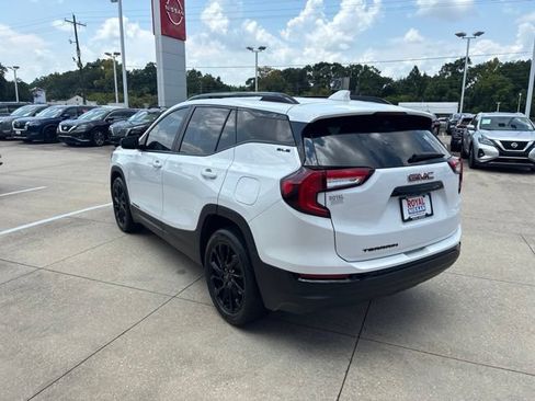 Used 2024 GMC Terrain SLE w/ Elevation Edition FWD image 5