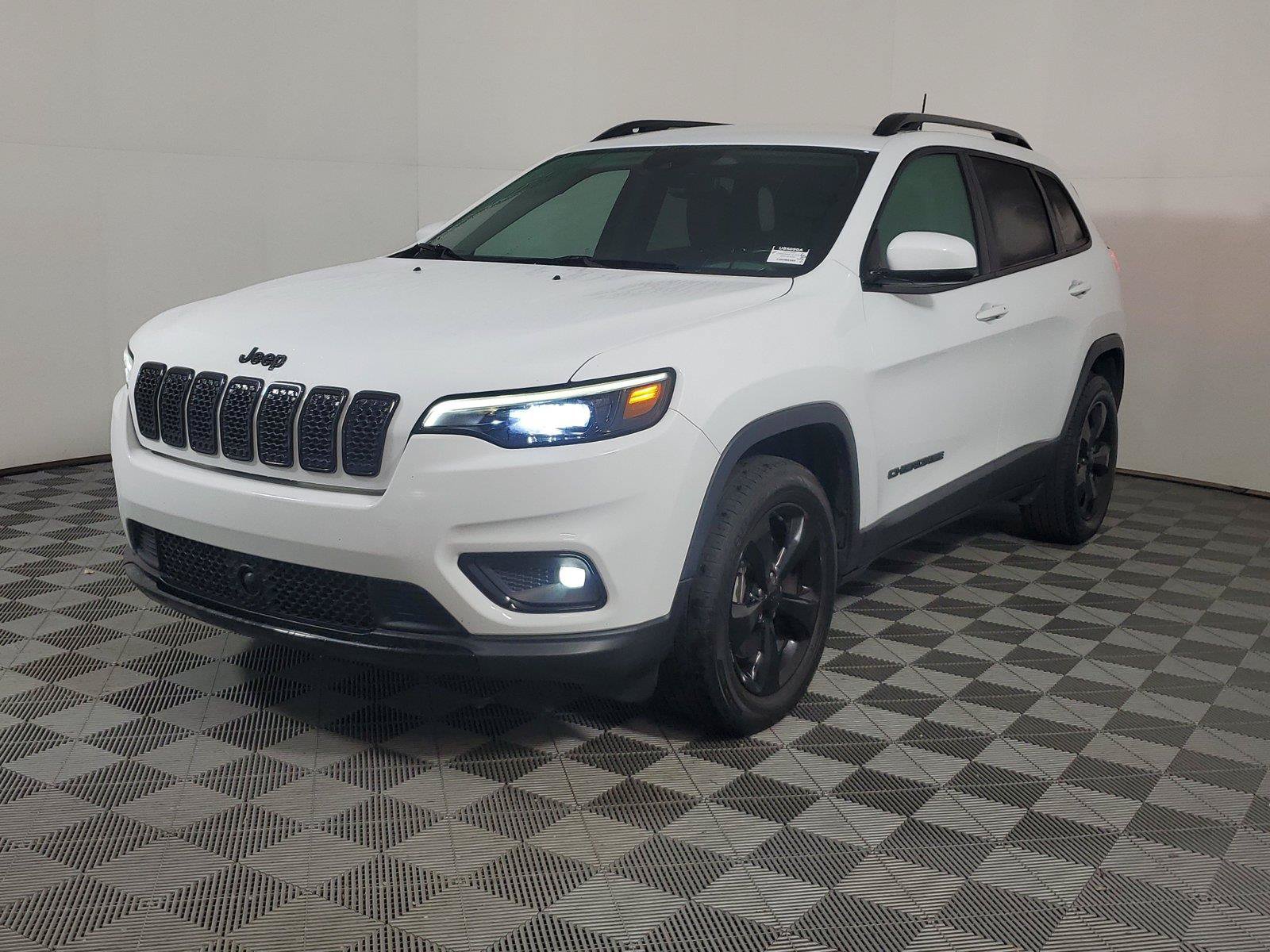 Used 2021 Jeep Cherokee Latitude Plus AWD/4WD image 3