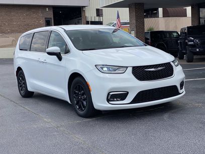 Used 2023 Chrysler Pacifica Touring-L