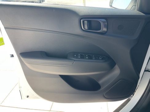 New 2025 Hyundai Venue Limited image 25