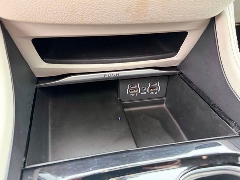 Certified 2024 Chrysler Pacifica Limited image 28