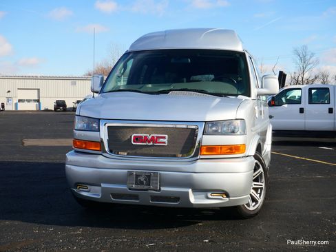 Used 2018 GMC Savana 2500 w/ Enhanced Convenience Package image 10