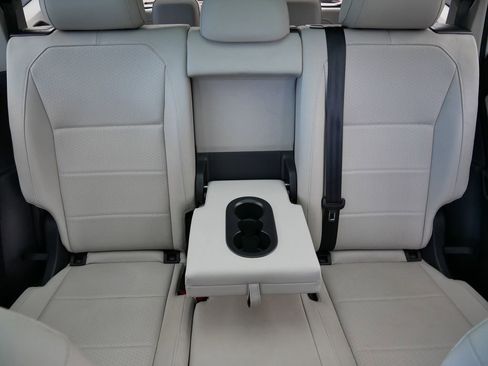 Used 2020 Volkswagen Tiguan SE w/ Panoramic Sunroof Package image 22