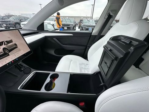 Used 2023 Tesla Model Y Long Range image 24