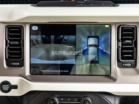 Used 2025 Ford Bronco Outer Banks image 25