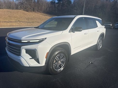 New 2026 Chevrolet Traverse LT w/ Driver Confidence Package image 7