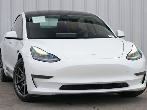 Used 2021 Tesla Model 3 Standard Range Plus image 4