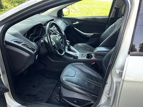 Used 2014 Ford Focus SE w/ Equipment Group 201A FWD image 18