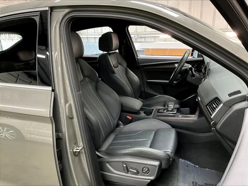 Used 2023 Audi Q5 2.0T Premium w/ Convenience Package AWD/4WD image 9