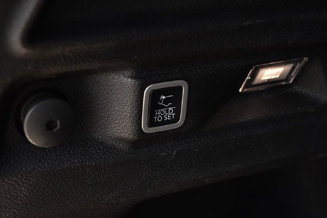 Used 2022 Jeep Grand Cherokee L Laredo w/ Luxury Tech Group I AWD/4WD image 27