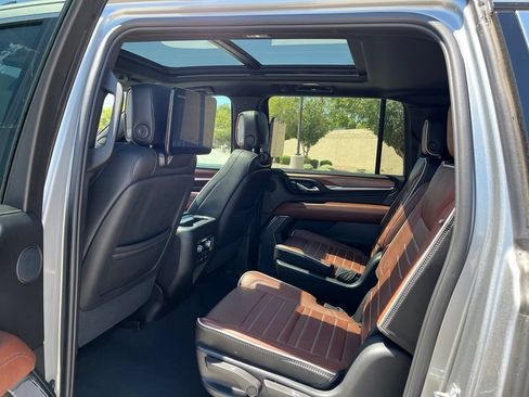 Used 2024 GMC Yukon XL Denali Ultimate AWD/4WD image 15