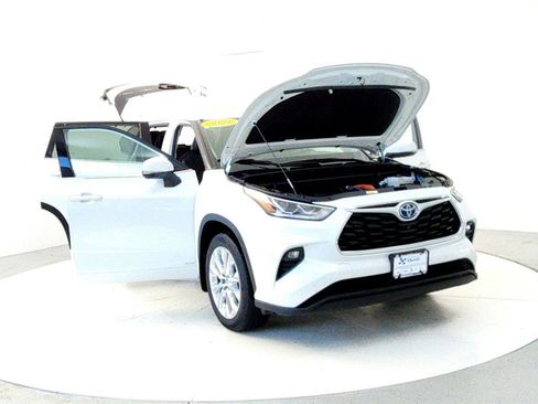 Used 2022 Toyota Highlander Limited image 9