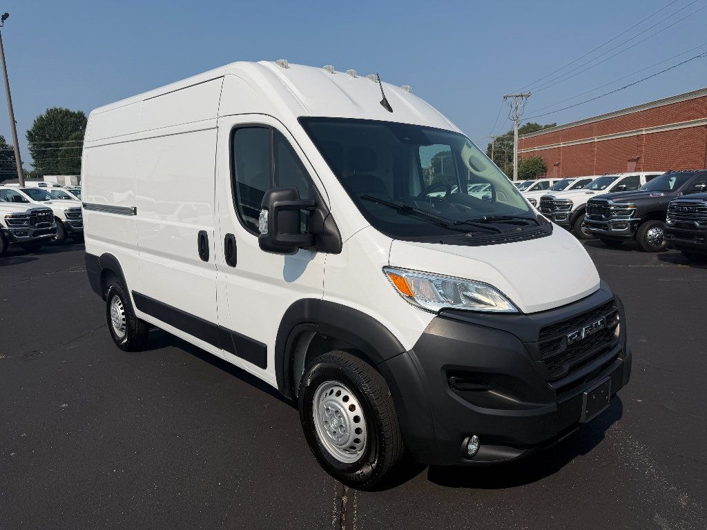 Used 2024 RAM ProMaster 2500 w/ Convenience Group FWD image 2